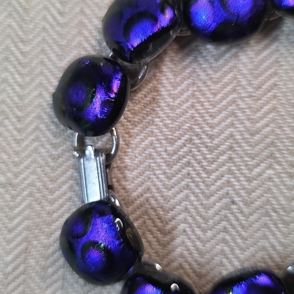 STUNNING Artisan Made Purple Hand Painted Glass Beaded Bracelet - Picture 3 of 4